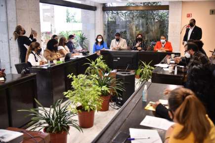 Se reúne diputada Florencia Martínez con integrantes de colectivos de búsqueda