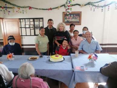 FESTEJA DIF MUNICIPAL DE HUATUSCO, AL SR. WALFRE