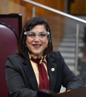 Rosalinda Galindo celebra registro en línea, de vacunación contra COVID-19 para personas mayores