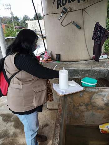 La Brigada de Vectores del H. Ayuntamiento de Huatusco, continúa su labor para combatir al mosco del dengue.