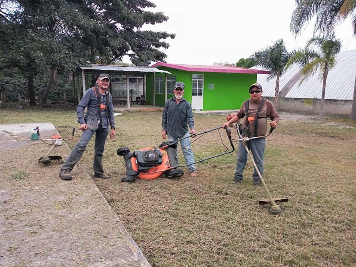 CHAPEO Y LIMPIA EN LOS DIFERENTES PLANTELES EDUCATIVOS DE HUATUSCO