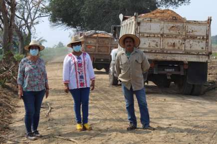 Agradecen en el Ejido Tlacojalpan el apoyo de la Diputada Margarita Corro Mendoza para gestión de obras y acciones de beneficio social.