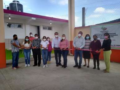 Ediles de Huatusco, entregan la obra de Servicios Sanitarios
