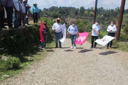 Autoridades municipales de Huatusco, llevaron a cabo el banderazo de inicio de obra de construcción de pavimento