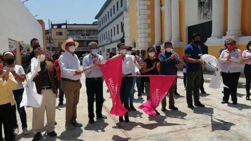 Dan banderazo a Rehabilitación de la Plazuela de Santa Cecilia.