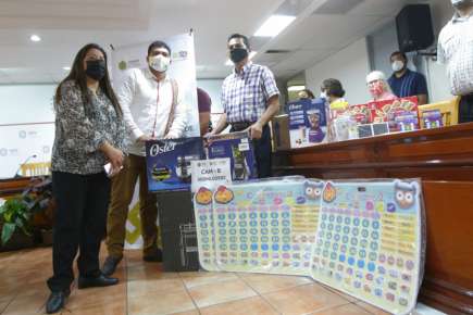 Con equipo adaptado y material didáctico, refuerza SEV a la Educación Especial