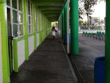 Personal del Ayuntamiento de Huatusco, llevo a cabo desinfección contra el coronavirus en las instalaciones de la Escuela Primaria Miguel D. Cabañas
