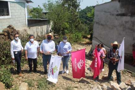 Autoridades municipales de Huatusco, llevaron a cabo el banderazo de construcción de pavimento de concreto mixto en la localidad de Tepampa.