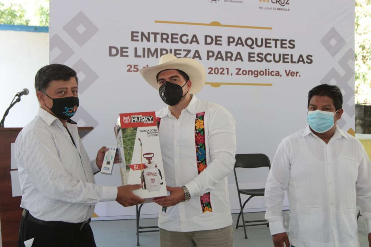 Garantiza SEV regreso seguro a clases presenciales, distribuye paquetes de limpieza en escuelas de Zongolica
