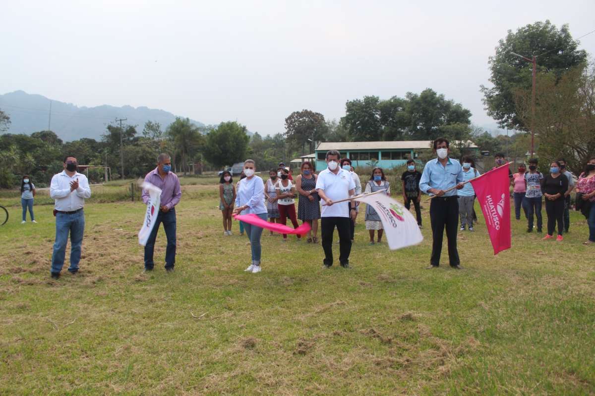Con agrado , padres de familia y personal docente, recibieron la buena noticia por parte de las autoridades municipales de Huatusco.