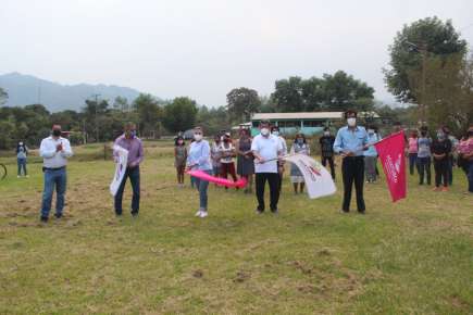 Con agrado , padres de familia y personal docente, recibieron la buena noticia por parte de las autoridades municipales de Huatusco.