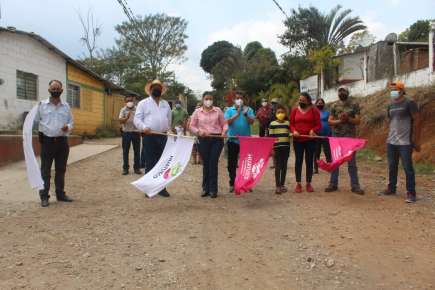 BALDINUCCI TEJEDA COLORADO, DA BANDERAZO DE INICIO DE CONSTRUCIÓN DE PAVIMENTO ASFÁLTICO PARA LA LOCALIDAD DE CHAVAXTLA
