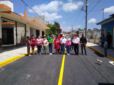 Integrantes de la comuna huatusqueña entregan oficialmente la obra de pavimentación de la calle 42 entre avenidas 21 y 25 de la Colonia Reserva Territorial.