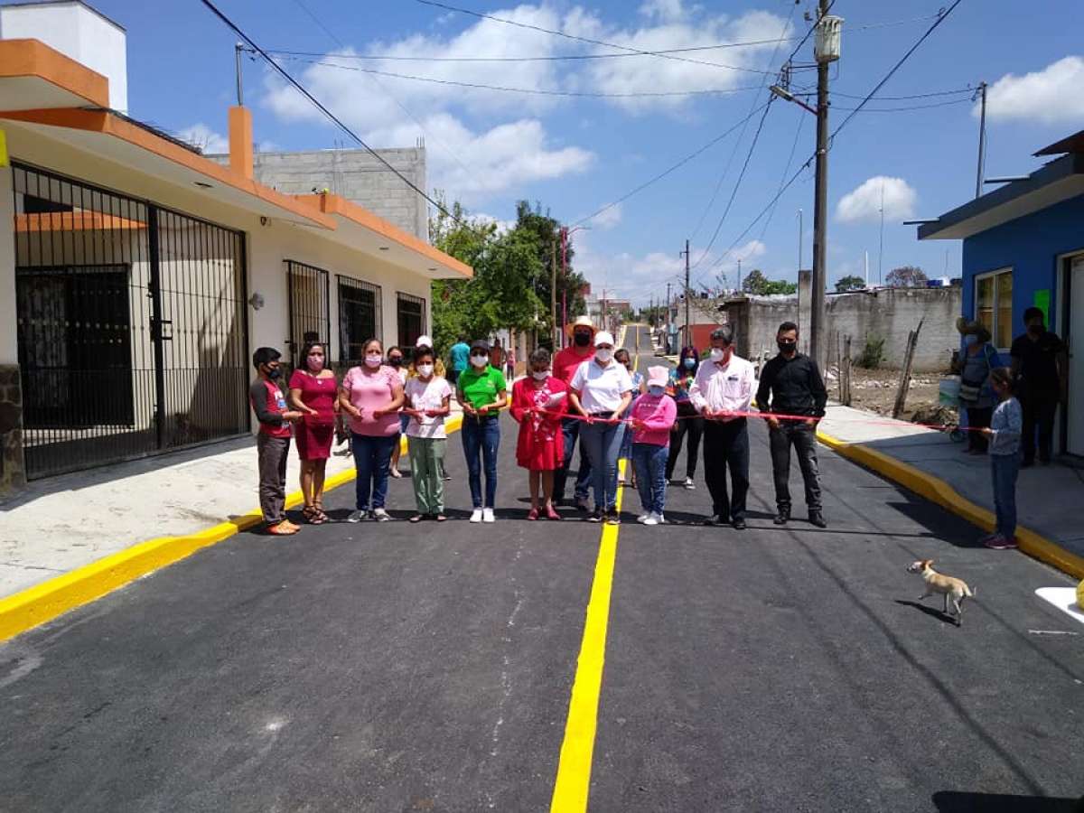 Integrantes de la comuna huatusqueña entregan oficialmente la obra de pavimentación de la calle 42 entre avenidas 21 y 25 de la Colonia Reserva Territorial.