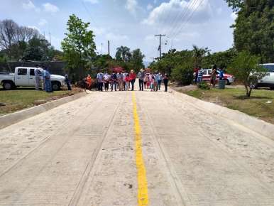 Autoridades municipales de Huatusco , entregaron oficialmente la obra a los habitantes del lugar de Capulapa