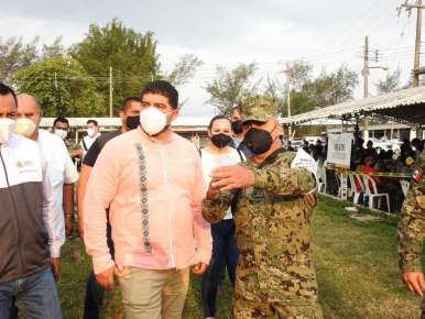 Cerca de mil docentes de la zona norte vacunados por hora en Tuxpan