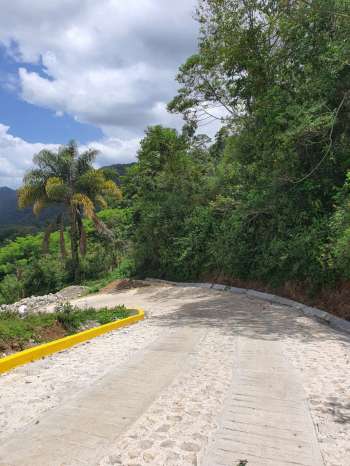 Pavimentan tramos carreteros en Tepetla