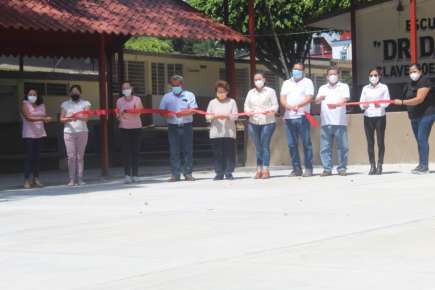 REHABILITAN CANCHA DEPORTIVA EN LA SECUNDARIA DR. DARÍO MÉNDEZ LIMA.