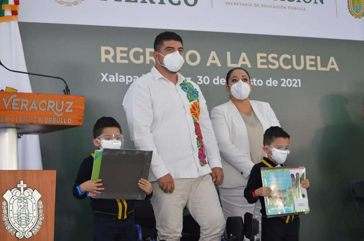 A lo largo del estado, Veracruz inició clases presenciales; es un retorno seguro y exitoso: Zenyazen Escobar García