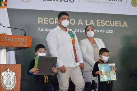 A lo largo del estado, Veracruz inició clases presenciales; es un retorno seguro y exitoso: Zenyazen Escobar García