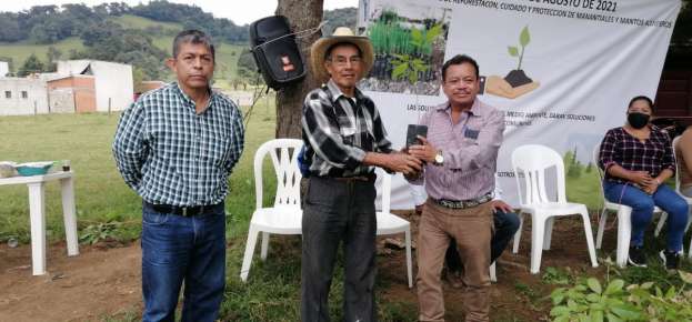 Entrega SEV 41 escrituras de predios escolares en la región Altas Montañas