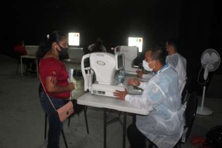 Benefician a 402 personas de localidades y cabecera municipal con campaña de salud visual.