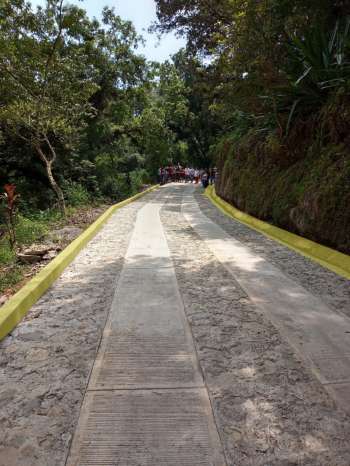 Habitantes de Metlapoxteca cuentan con camino pavimentado