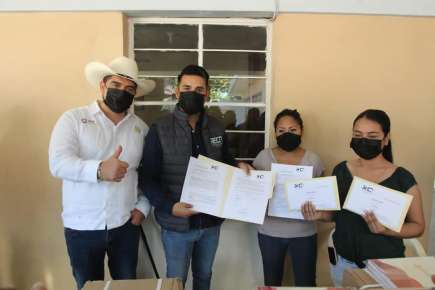Inicia entrega de fondos recaudados en Concierto por la Educación a escuelas afectadas por el Grace: SEV