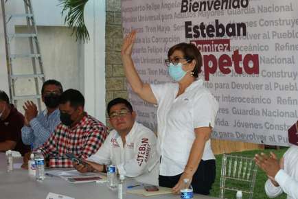 Se reúne Margarita Corro Mendoza con la militancia y simpatizantes de MORENA en Tierra Blanca.