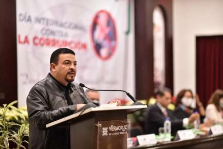 En Veracruz, combate a la corrupción, sin miramientos políticos: Juan Javier Gómez Cazarín