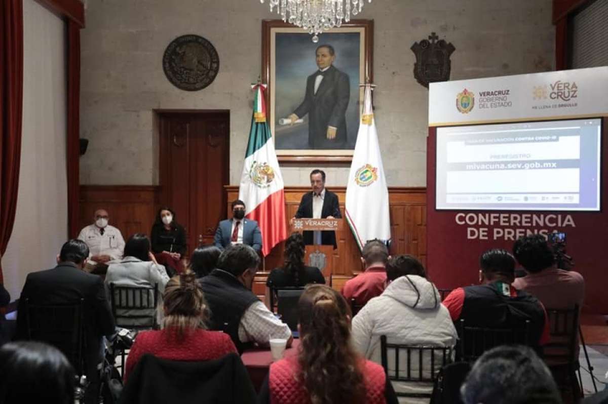 Del 17 al 21 de enero, vacuna de refuerzo anti-COVID a personal educativo en Veracruz