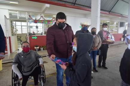 Recibe niñez de Perote, Altotonga, Villa Aldama y Las Vigas obsequios de la colecta Dona un Juguete, Dona Amor   