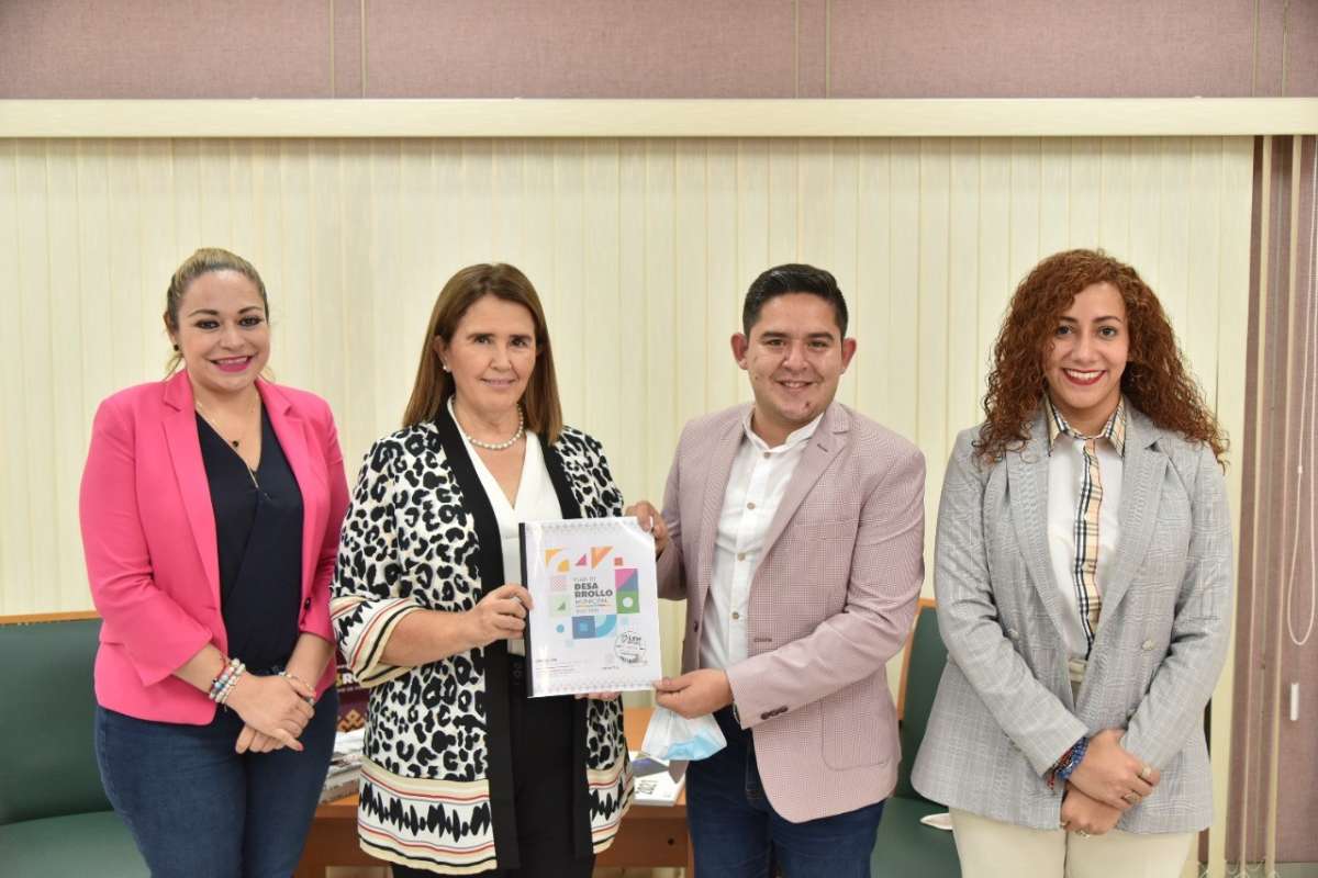 Reconoce Diputada cumplimiento en entrega de Planes Municipales de Desarrollo