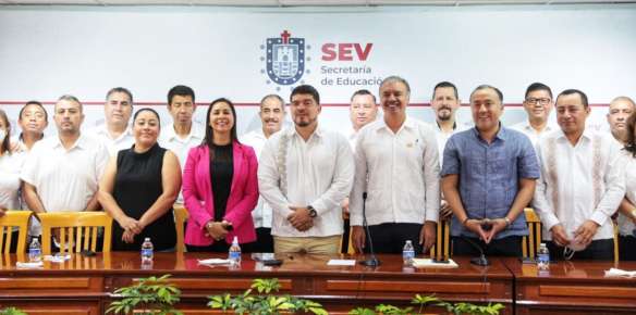 *Zenyazen Escobar recibe a la nueva representación sindical de la Sección 56 del SNTE*
