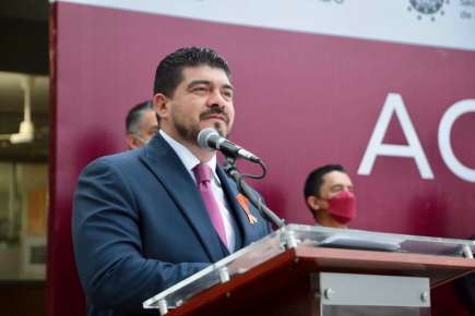 Zenyazen Escobar encabeza reinicio de clases tras periodo vacacional