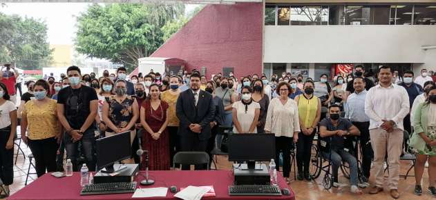 Zenyazen Escobar invita a maestros a dar corazón y alma