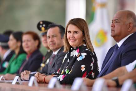 Asiste Presidenta del Congreso a ceremonias por aniversario de la Batalla de Puebla