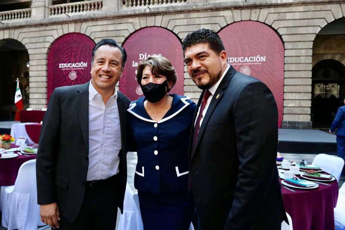 Zenyazen Escobar García conmemora “Día del Maestro” en Palacio Nacional.