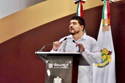 El magisterio veracruzano es el pilar principal en la transformación de la educación: Zenyazen Escobar