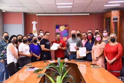 Recibe Congreso pliego petitorio 2022 de su Sindicato de Trabajadores   