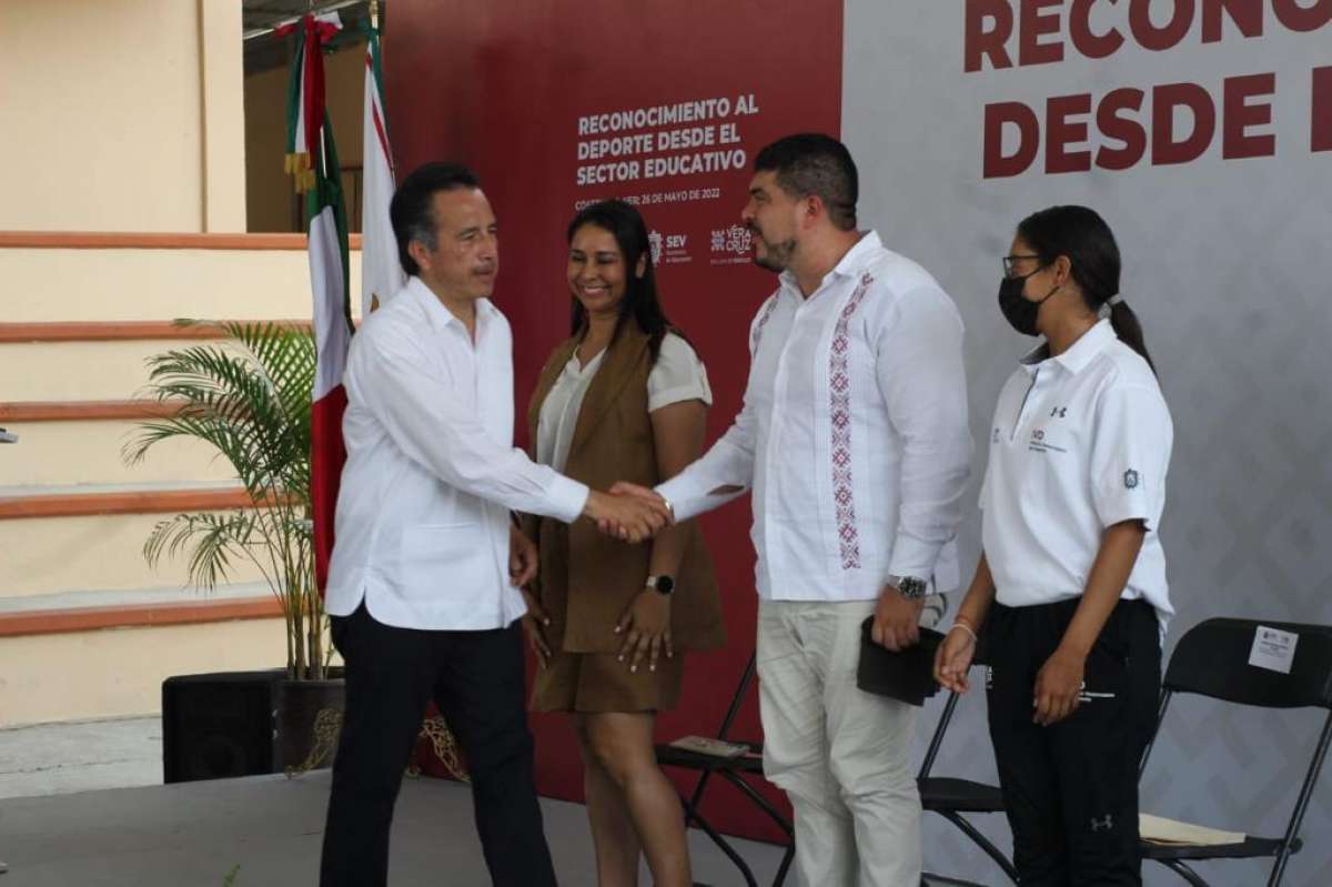 Zenyazen responde a instrucción del gobernador Cuitláhuac: trae a Veracruz 3 mil 400 millones para escuelas