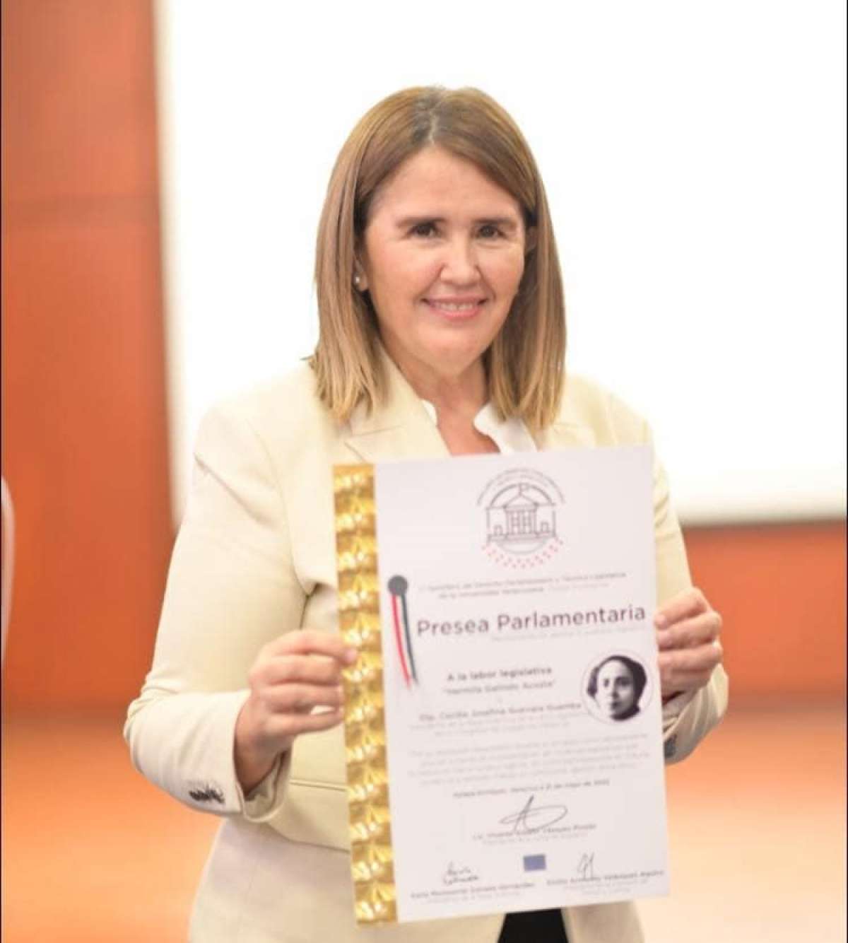 Recibió diputada Cecilia Guevara presea “Hermila Galindo” por su labor legislativa