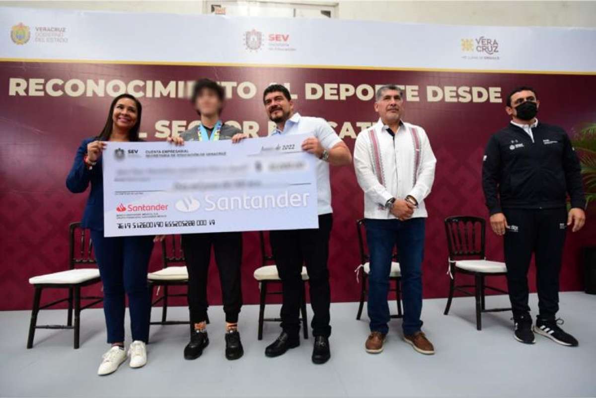 Zenyazen Escobar felicita a más de 900 atletas que representarán a Veracruz en Juegos CONADE 2022