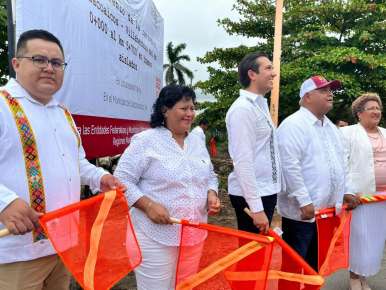 Cuitláhuac García le cumple a Coatzacoalcos con rehabilitación de carretera en zona industrial: Eusebia Cortés