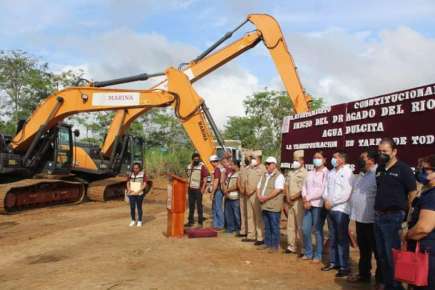 Celebra Eusebia Cortés avances en obras públicas en Agua Dulce