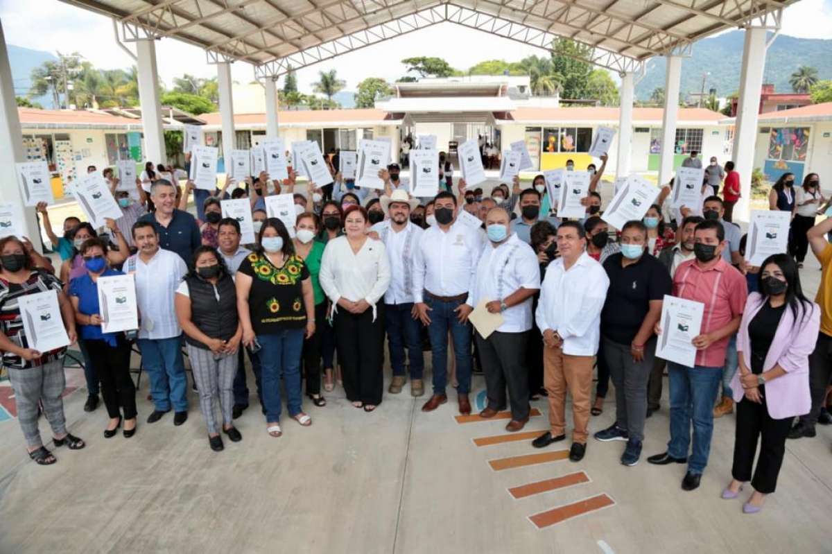 Zenyazen entregó 38 escrituras en la región Altas Montañas