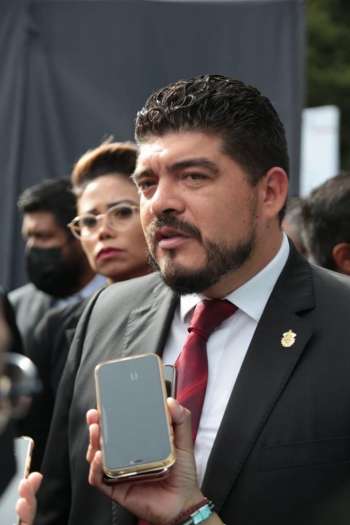Zenyazen trabaja para que no falten docentes en las aulas