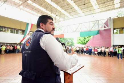 Zenyazen Escobar encabeza simulacro de sismo en la SEV