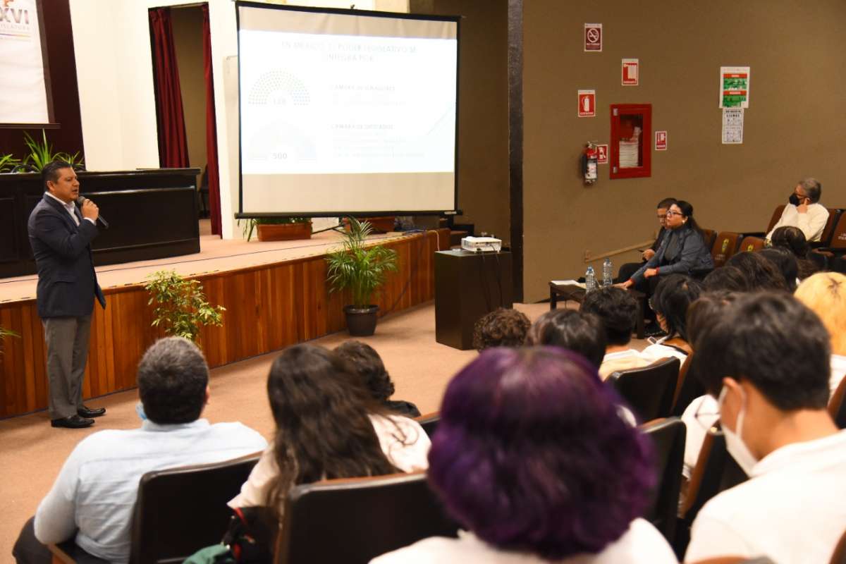 Conocen estudiantes del Colegio Preparatorio de Xalapa el Congreso del Estado   