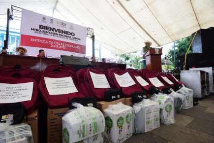 Reciben útiles escolares 4 mil 981 estudiantes de seis municipios   